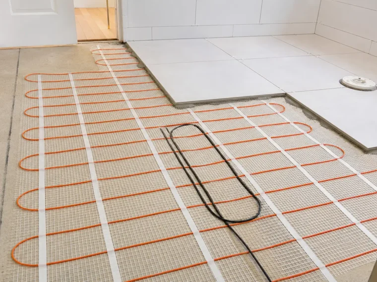 Electric floor-heating cable system arranged before tile installation